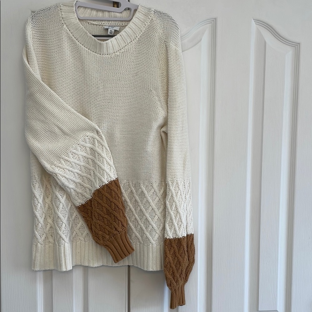 Crown & Ivy Women's Cream and Brown Sweater